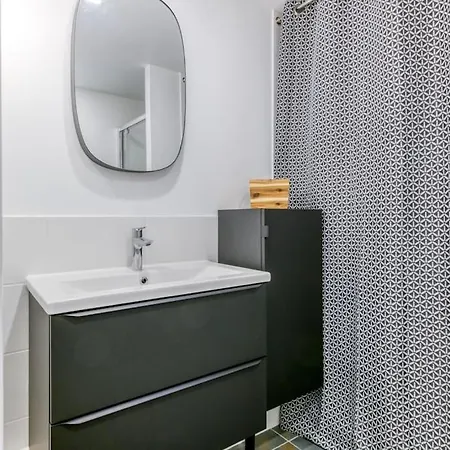 Appartement Proche Tram: 2 - Wifi Fibre - Equipe